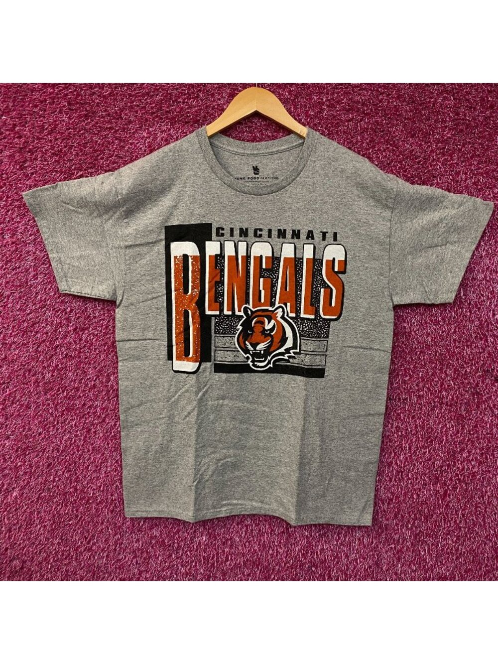 Junk Food Clothing NFL Cincinnati Bengals Complete T-Shirt Medium